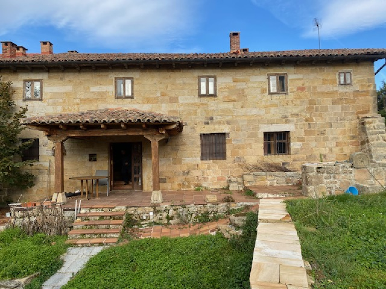Casa con terreno y fincas en Canduela