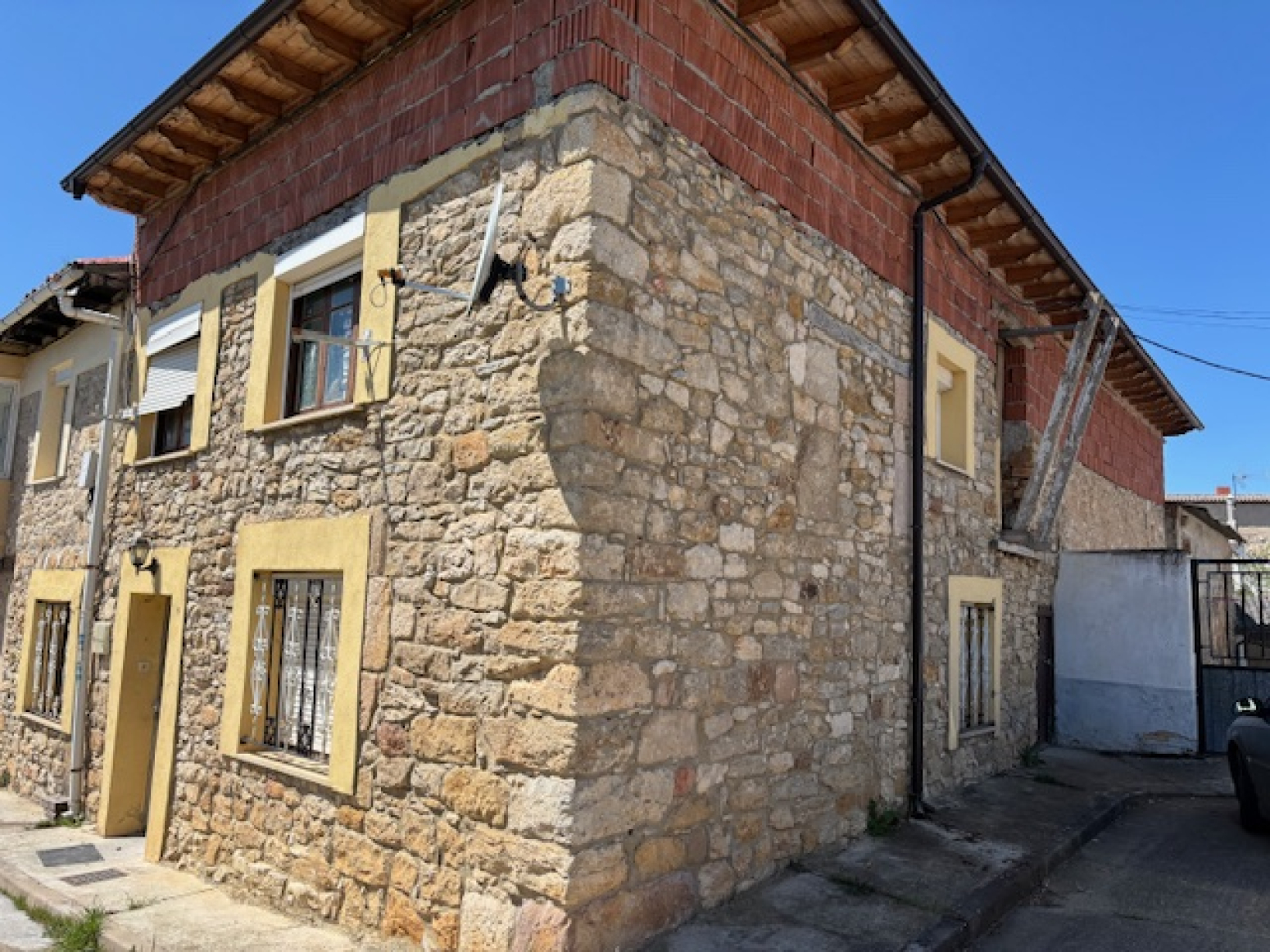 Casa de piedra en Mave