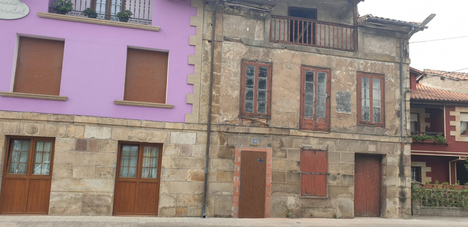 Venta de edificacion para reformar en  Arenas de Iguña