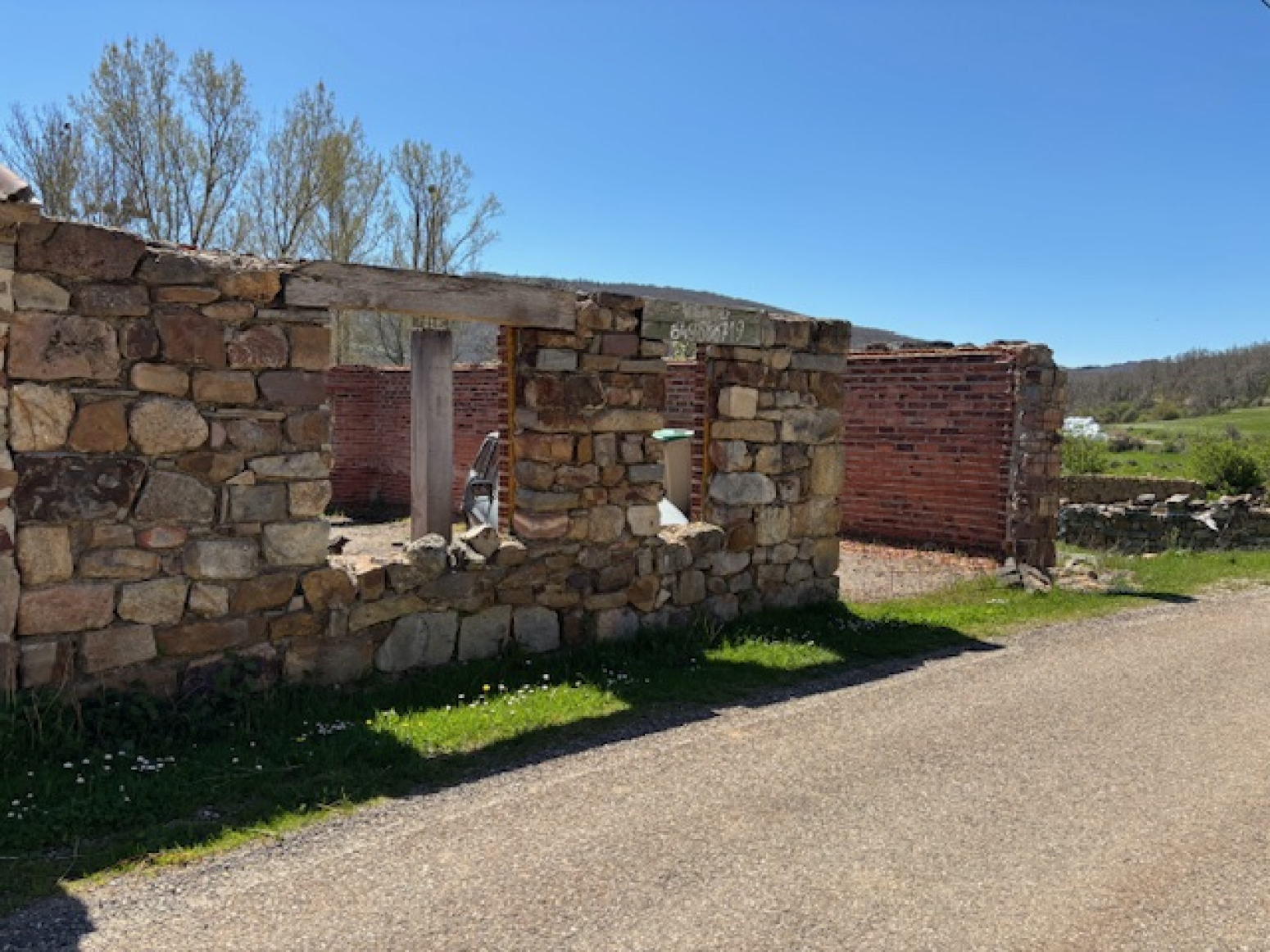 Solar en construcción en Estalaya