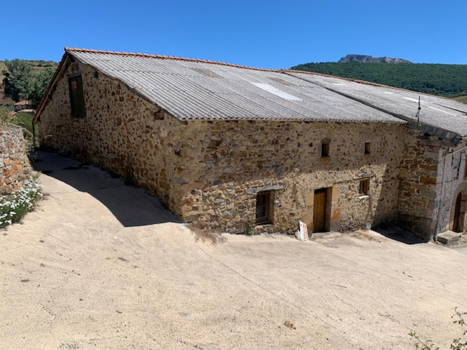 Cuadra, fincas y huerta en Camasobres