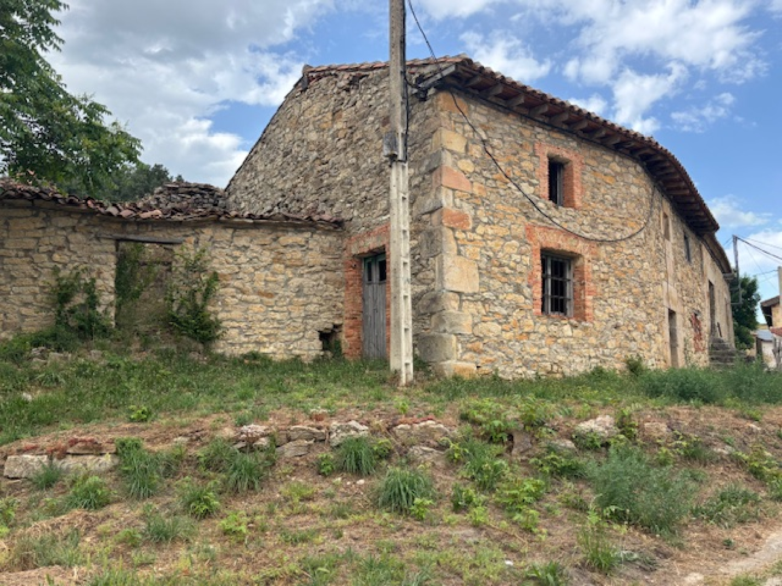 Casa independiente con terreno para reformar