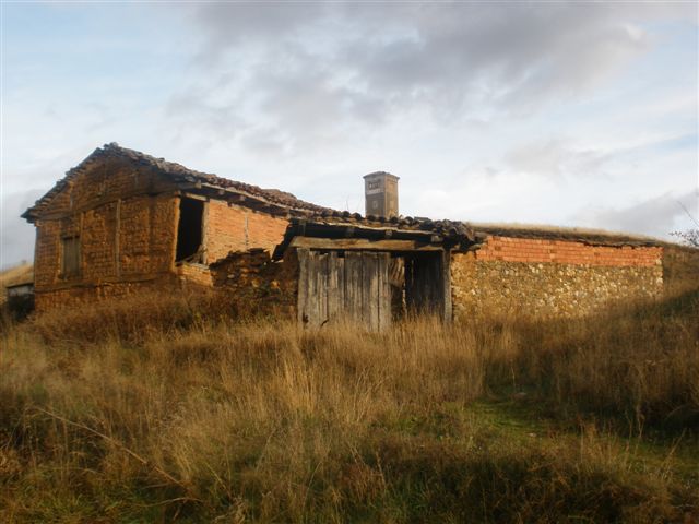 Solar urbano de 174 m2 con casa en ruinas