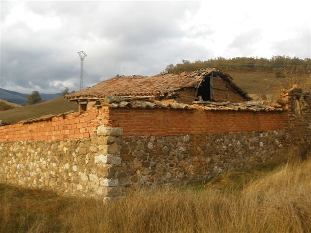 Solar urbano de 174 m2 con casa en ruinas