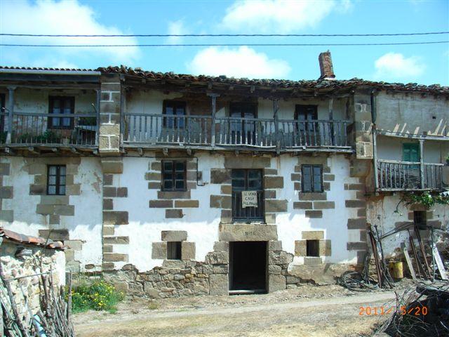 Casa de piedra con terreno