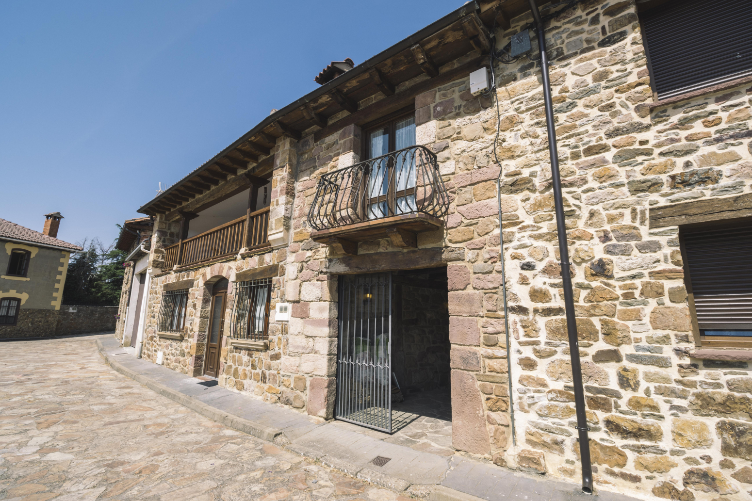 Casa de piedra en San Cebrián de Mudá