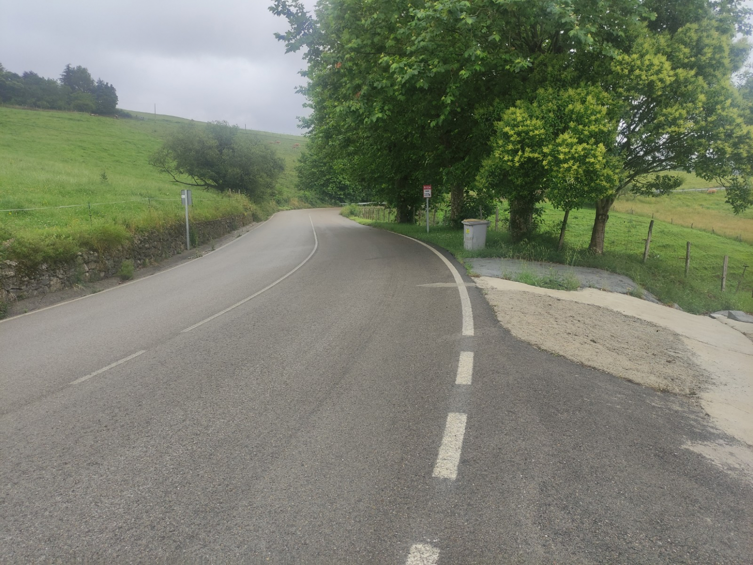 Venta de dos casas con terreno en La Montaña, Torrelavega