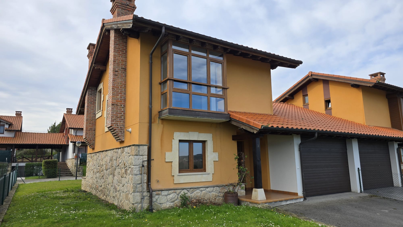 CHALET PAREADO POR GARAJE EN MIJARES