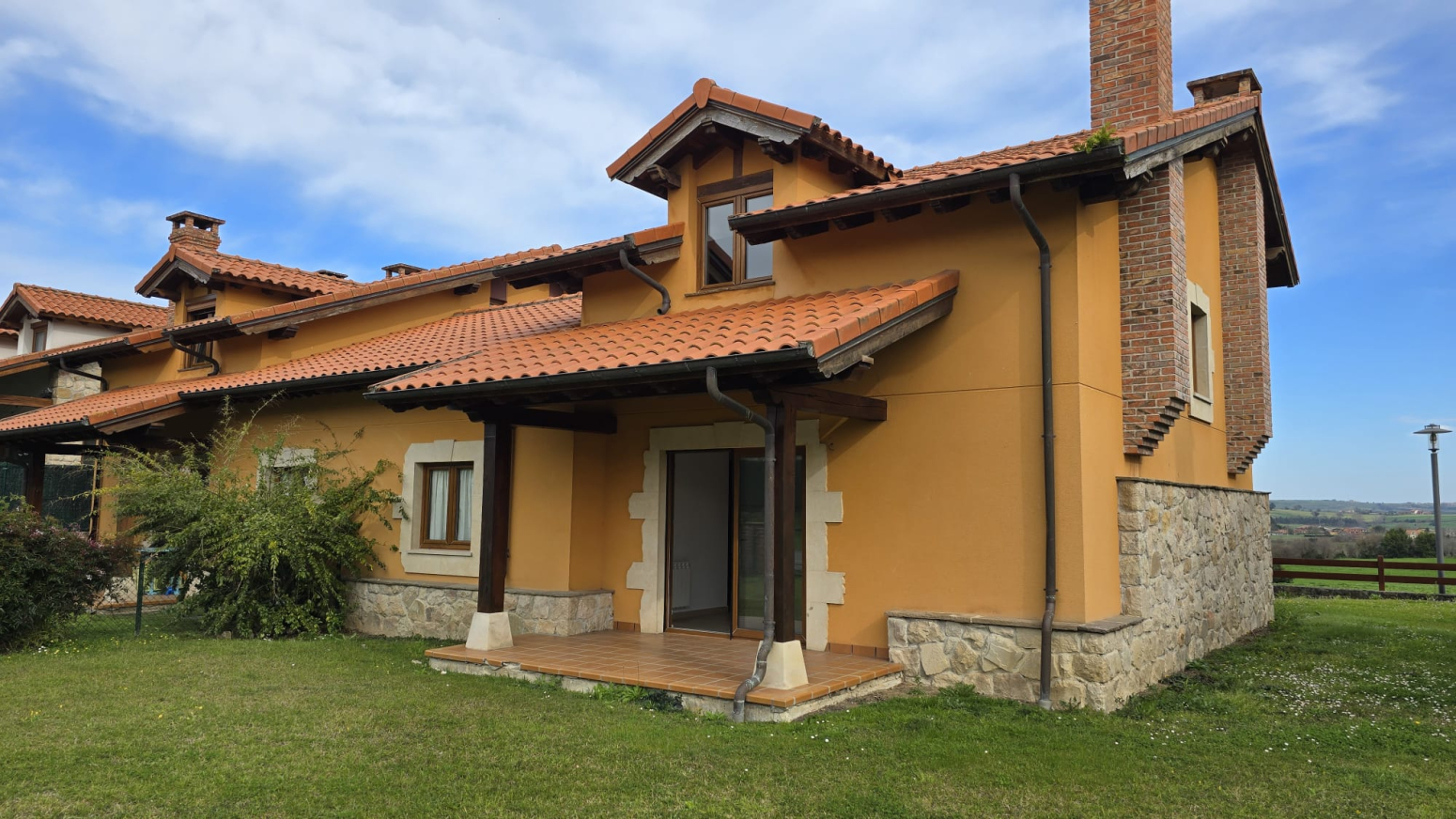 CHALET PAREADO POR GARAJE EN MIJARES