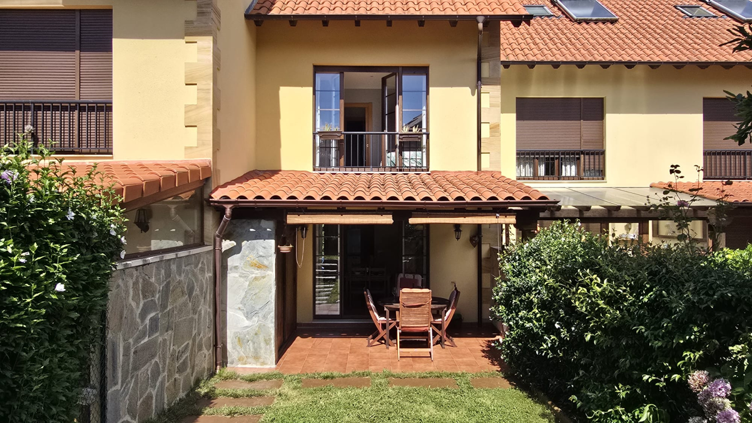 CHALET ADOSADO EN SANTILLANA DEL MAR