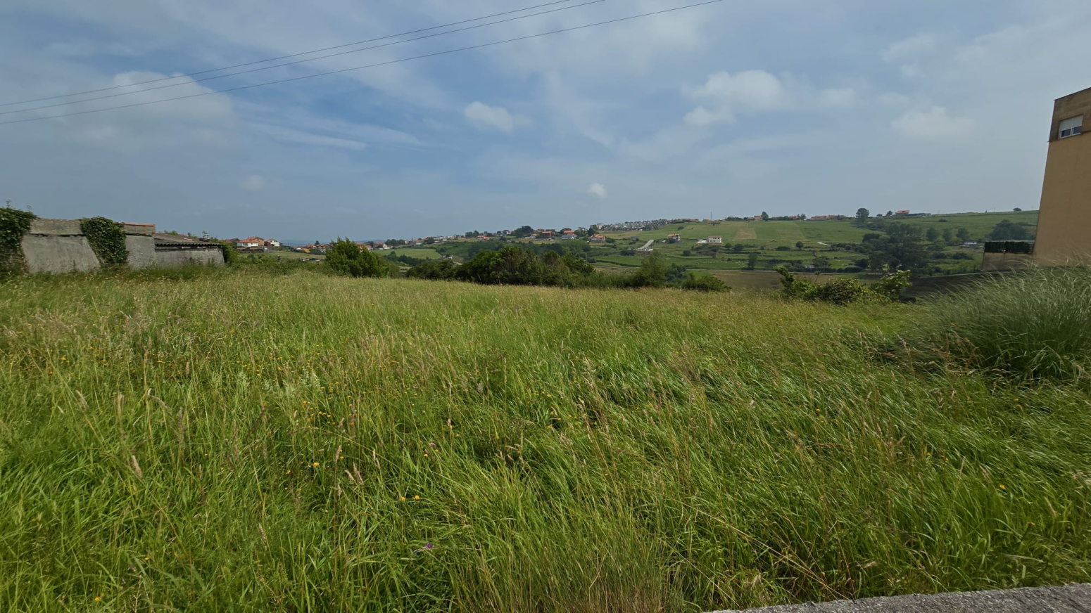 FINCA URBANA EN EL CENTRO DE SUANCES PARA CONSTRUIR BLOQUE COLECTIVO