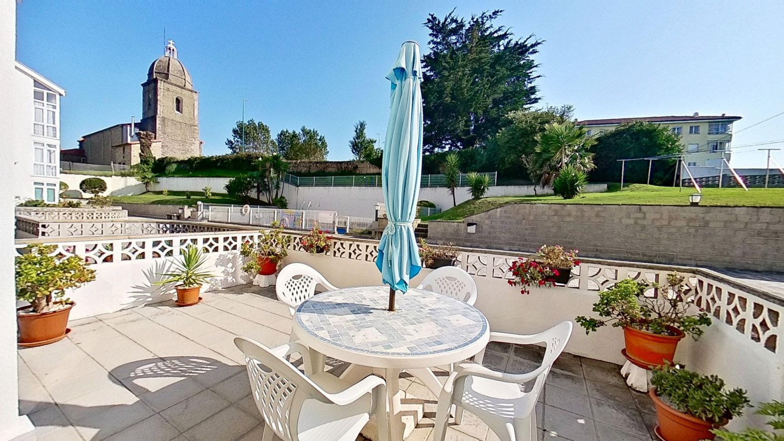 PLANTA BAJA EN EL CENTRO CON VISTAS AL MAR