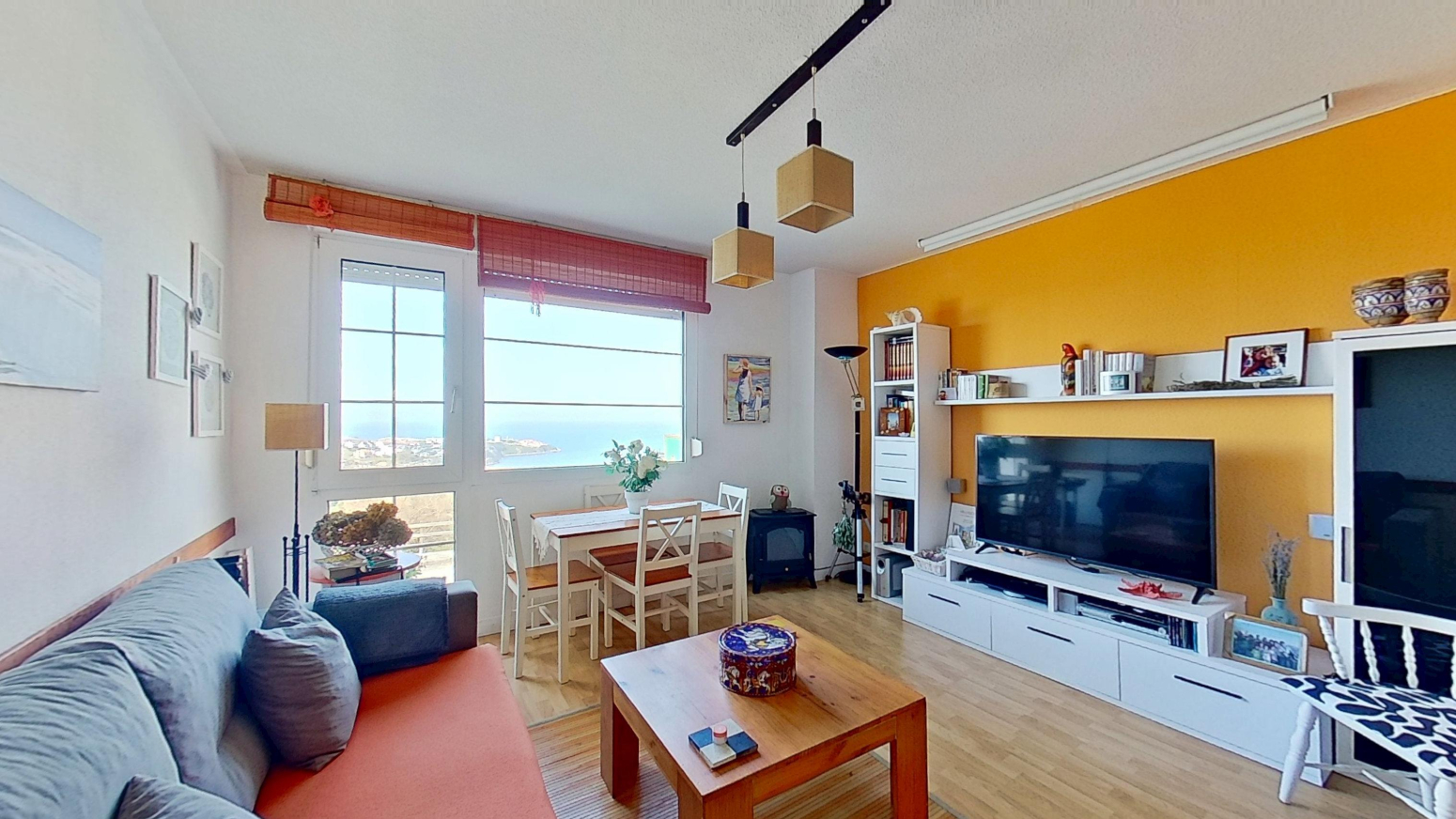 PLANTA BAJA EN EL CENTRO CON VISTAS AL MAR