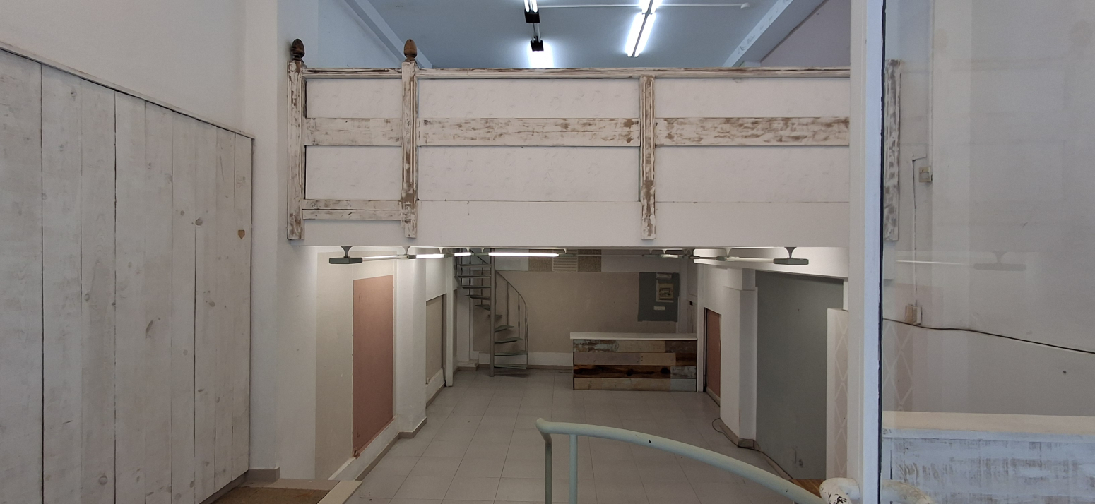 Céntrico local comercial en Torrelavega ? ¡Haz despegar tu negocio en el mejor lugar!