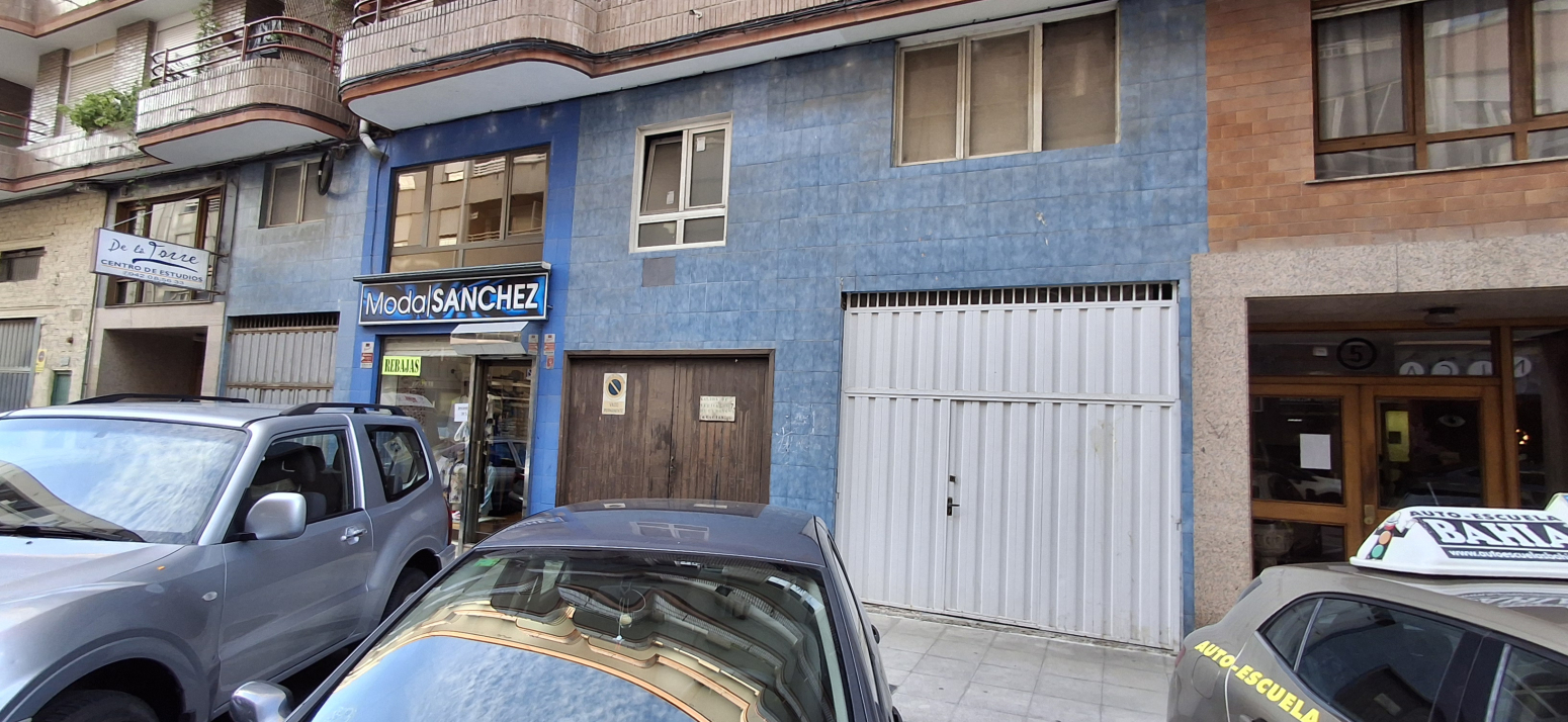Local comercial en pleno centro de Torrelavega 