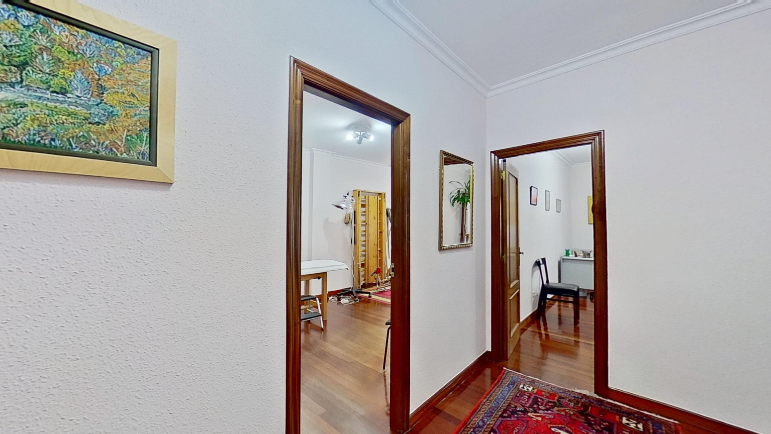 Amplio piso de dos dormitorios en pleno centro de Torrelavega ? Comodidad y ubicación inmejorable