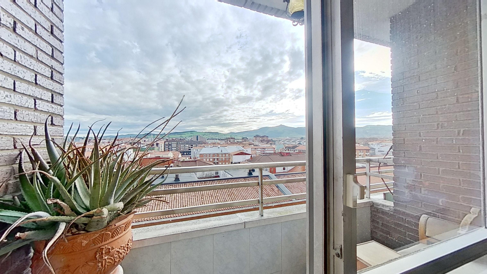 Amplio piso con impresionantes vistas en el centro de Torrelavega
