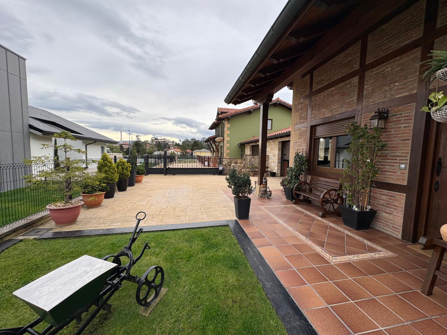 CHALET PAREADO EN HINOJEDO CERCA DE SUANCES