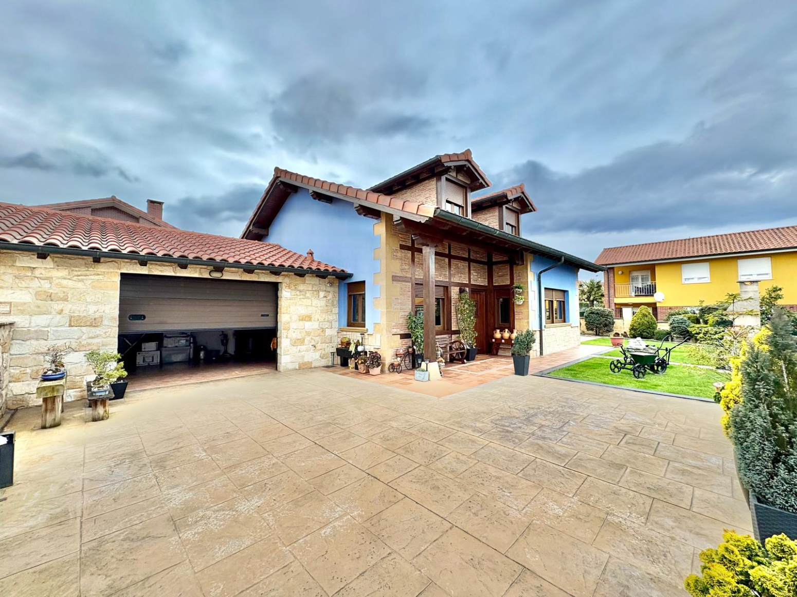 CHALET PAREADO EN HINOJEDO CERCA DE SUANCES