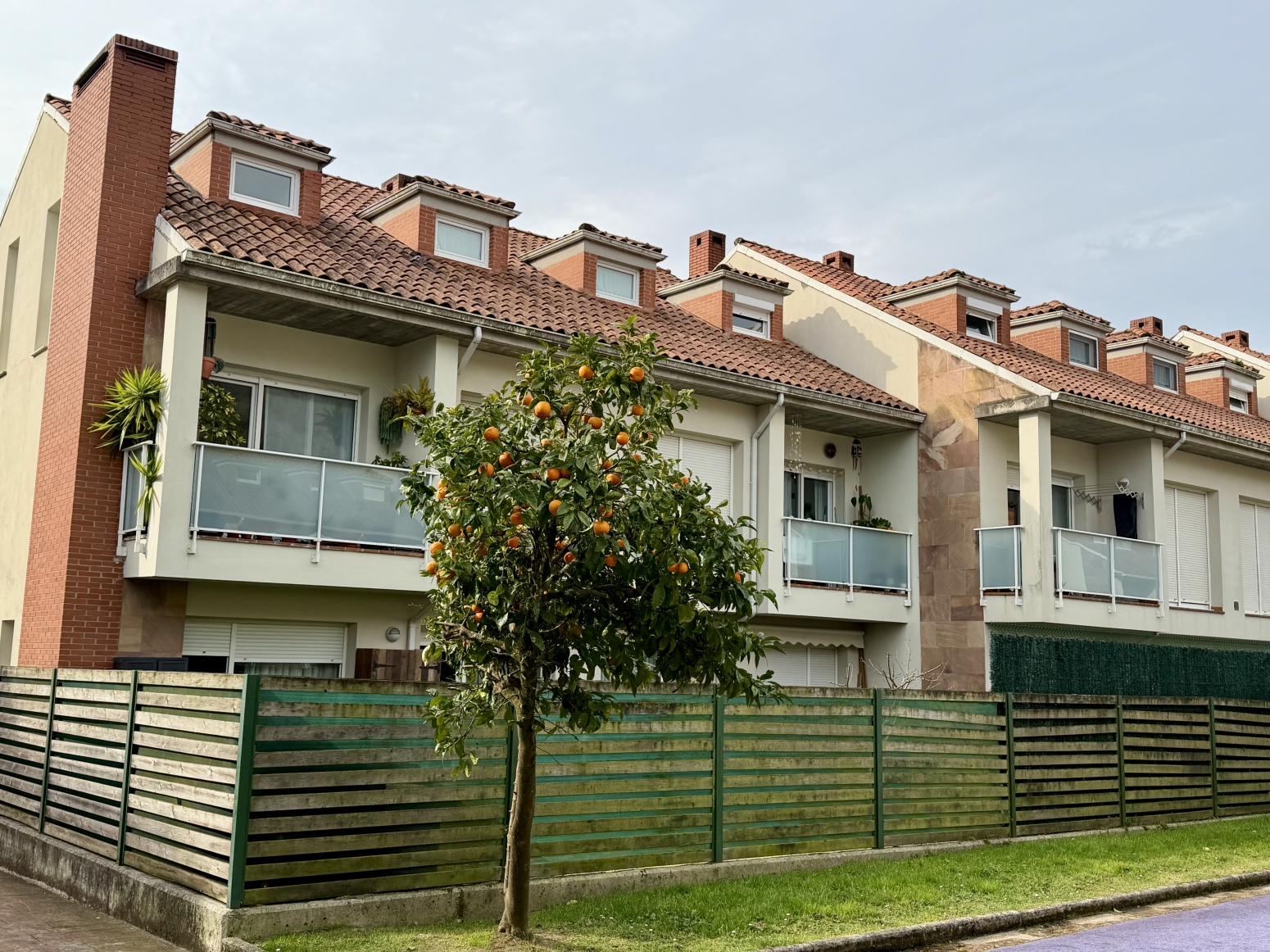 AMPLIO DUPLEX EN CASTAÑEDA