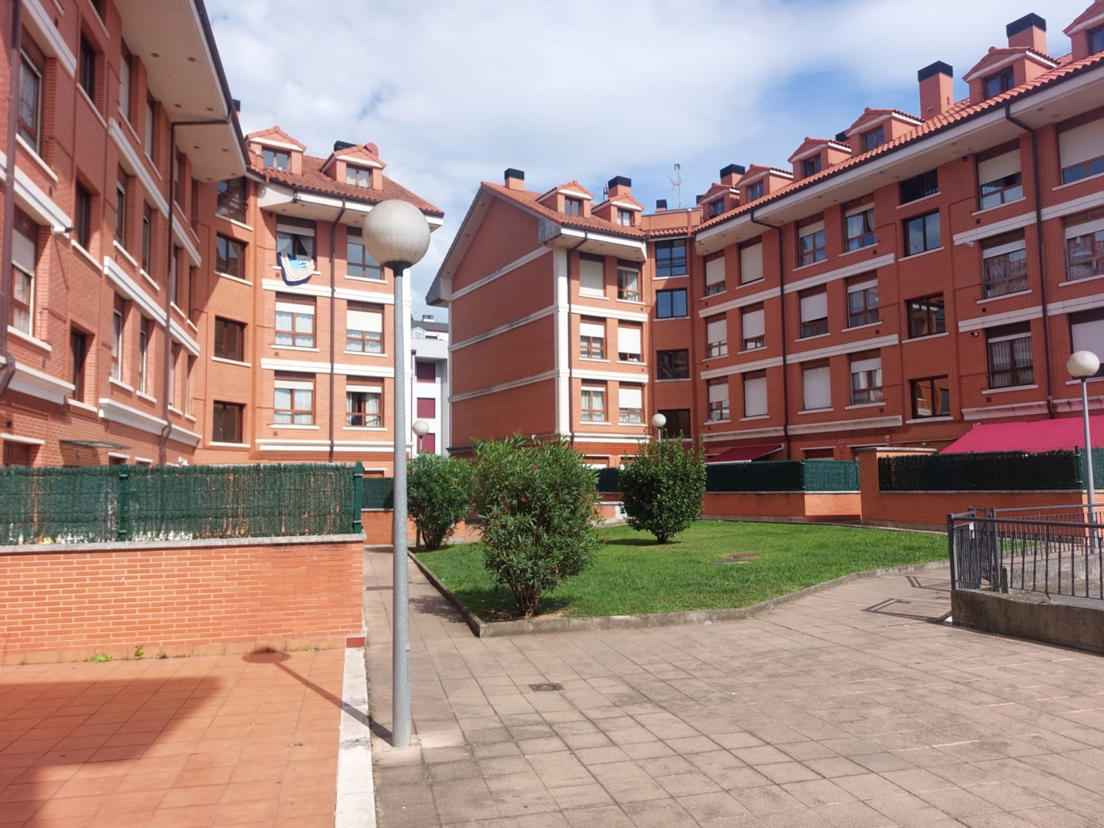 IMPECABLE PISO EN ENTRAMBASAGUAS