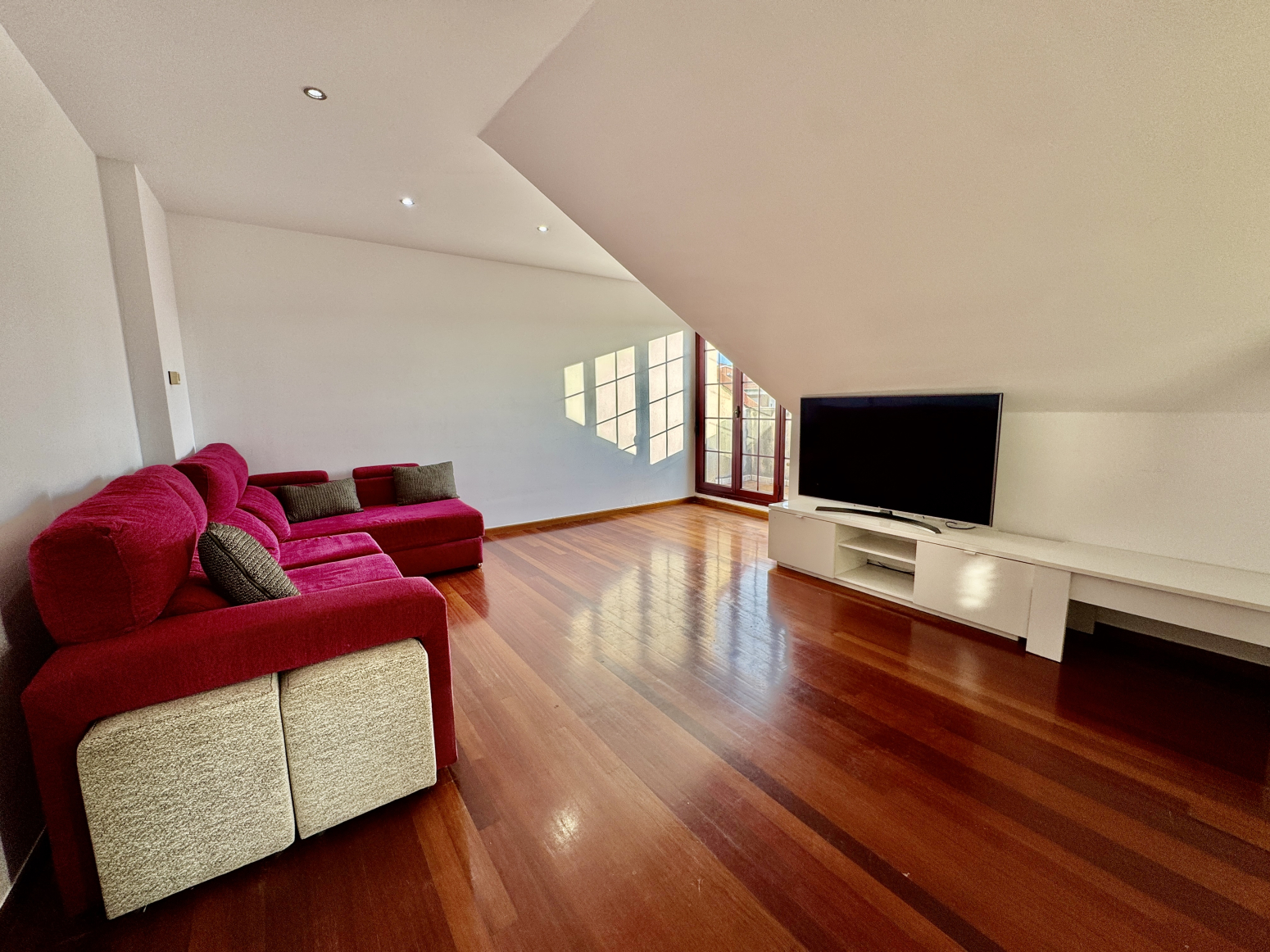 APARTAMENTO EN VENTA EN HOZNAYO