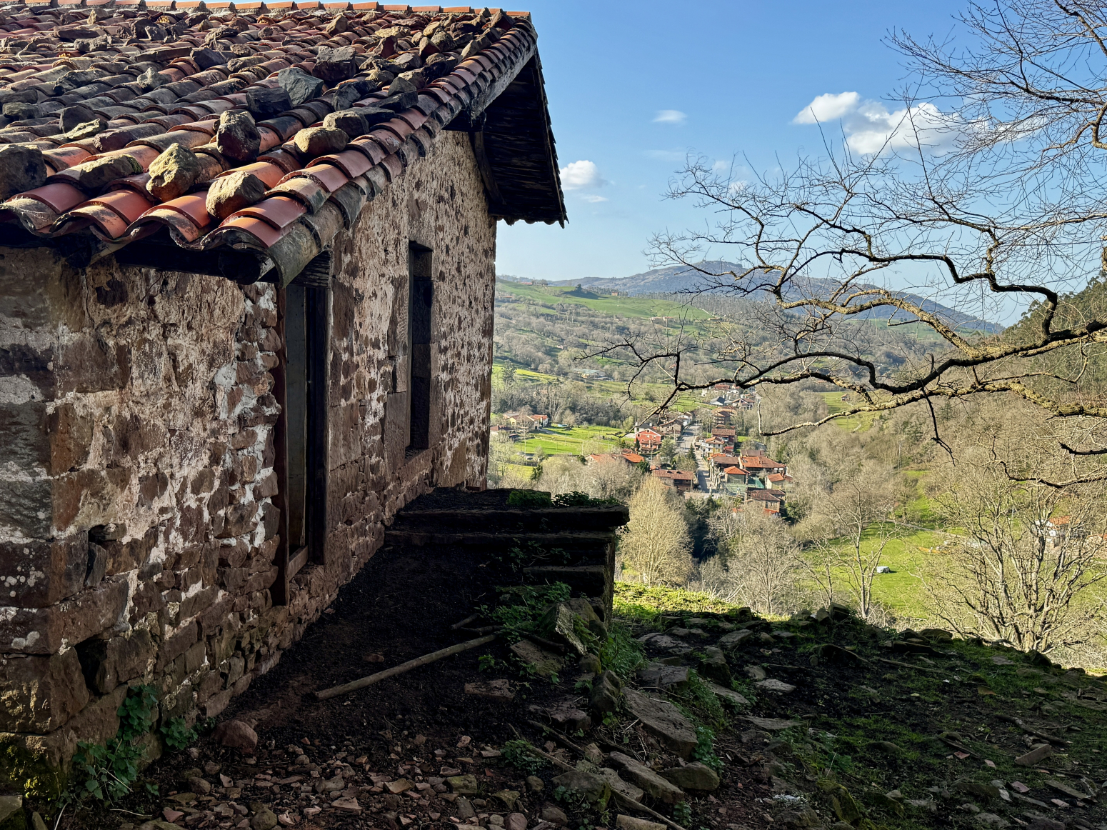 ESPECTACULAR FINCA CON DOS CABAÑAS EN LIERGANES