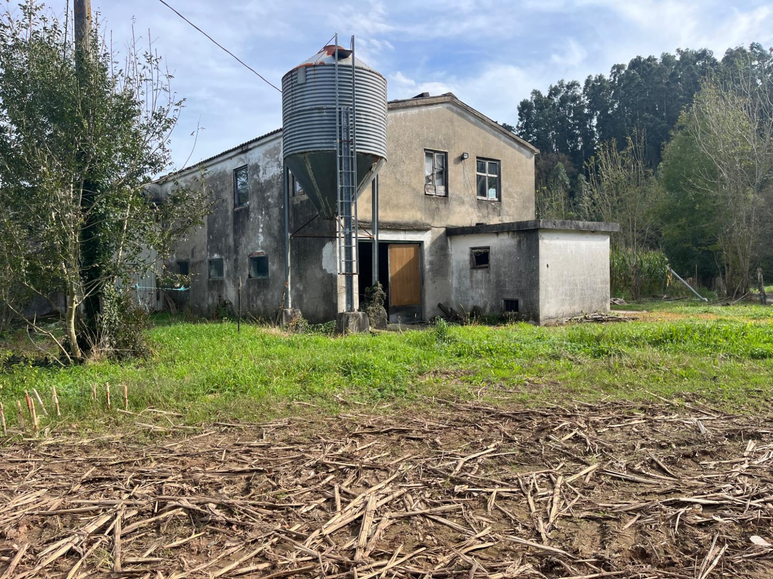 CASA DE 550 M2 CON 36000 M2 E FINCA