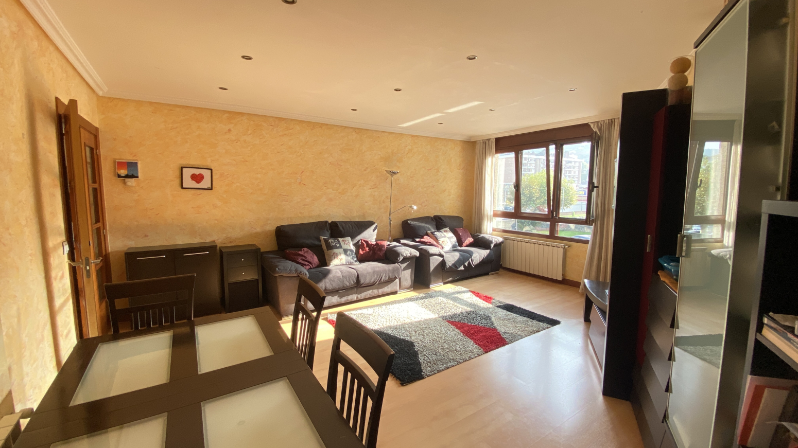 LUMINOSO PISO CÉNTRICO EN SOLARES CON 3 HABITACIONES