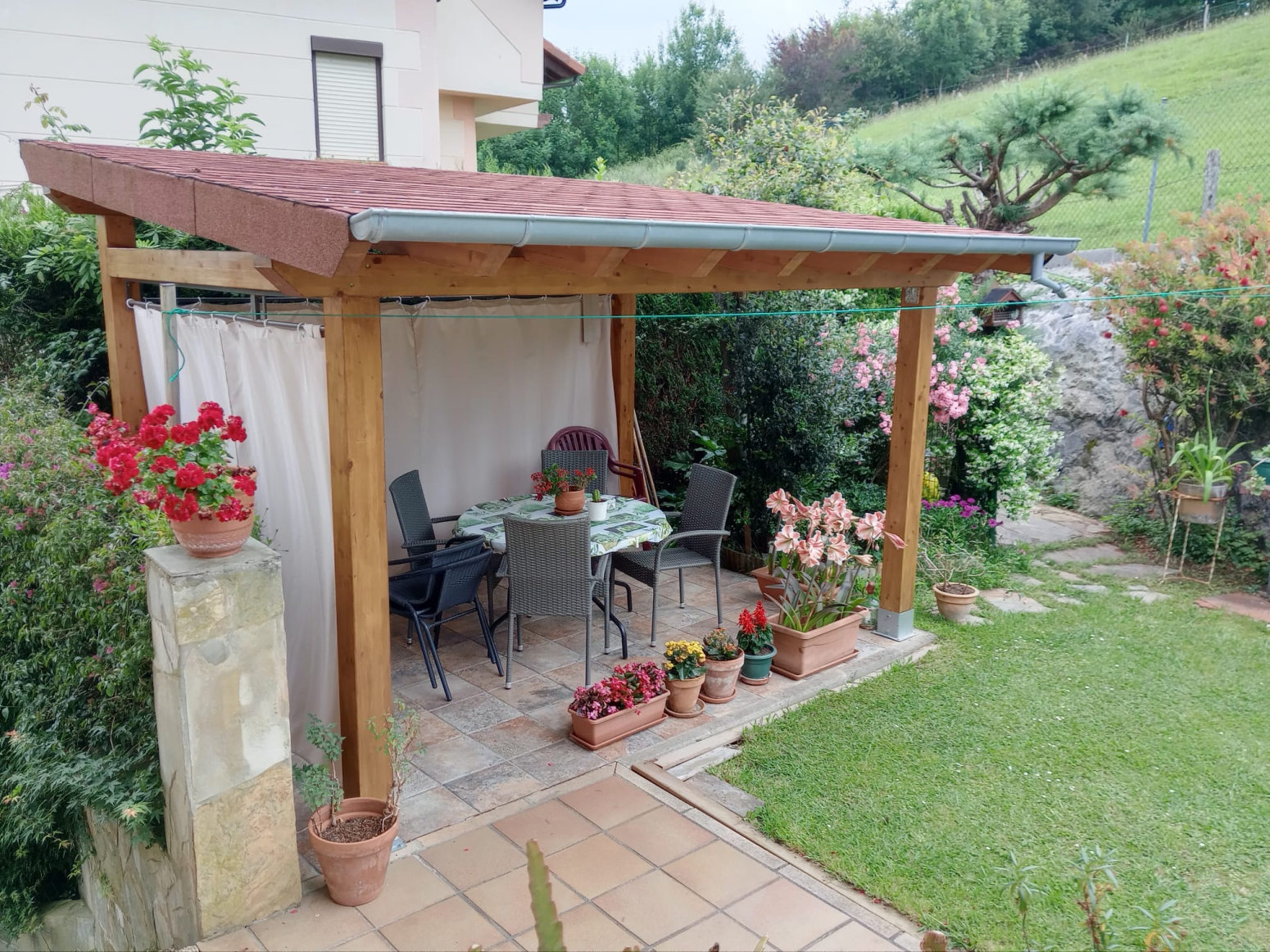 DÚPLEX EN SOLARES CON 4 HAB - 2 BAÑOS - PARCELA DE 100m2