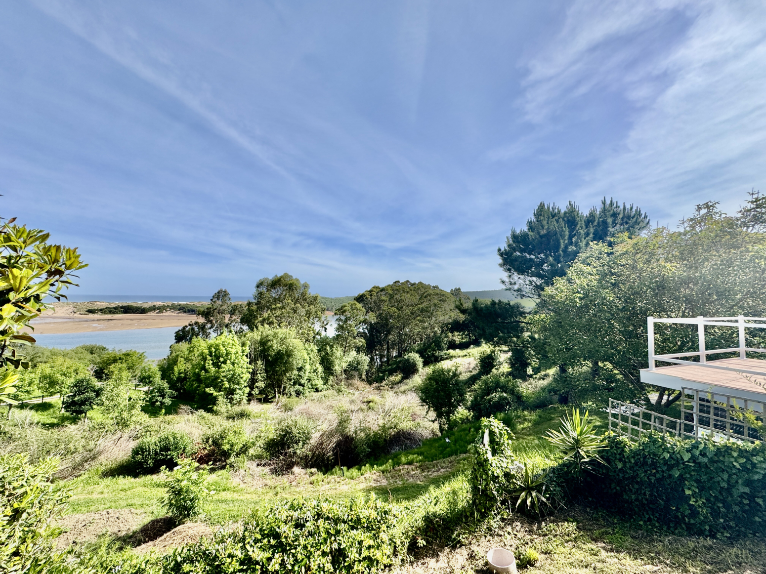 EN MOGRO BAJO CON JARDIN Y VISTAS AL MAR- GARAJE-TRASTERO