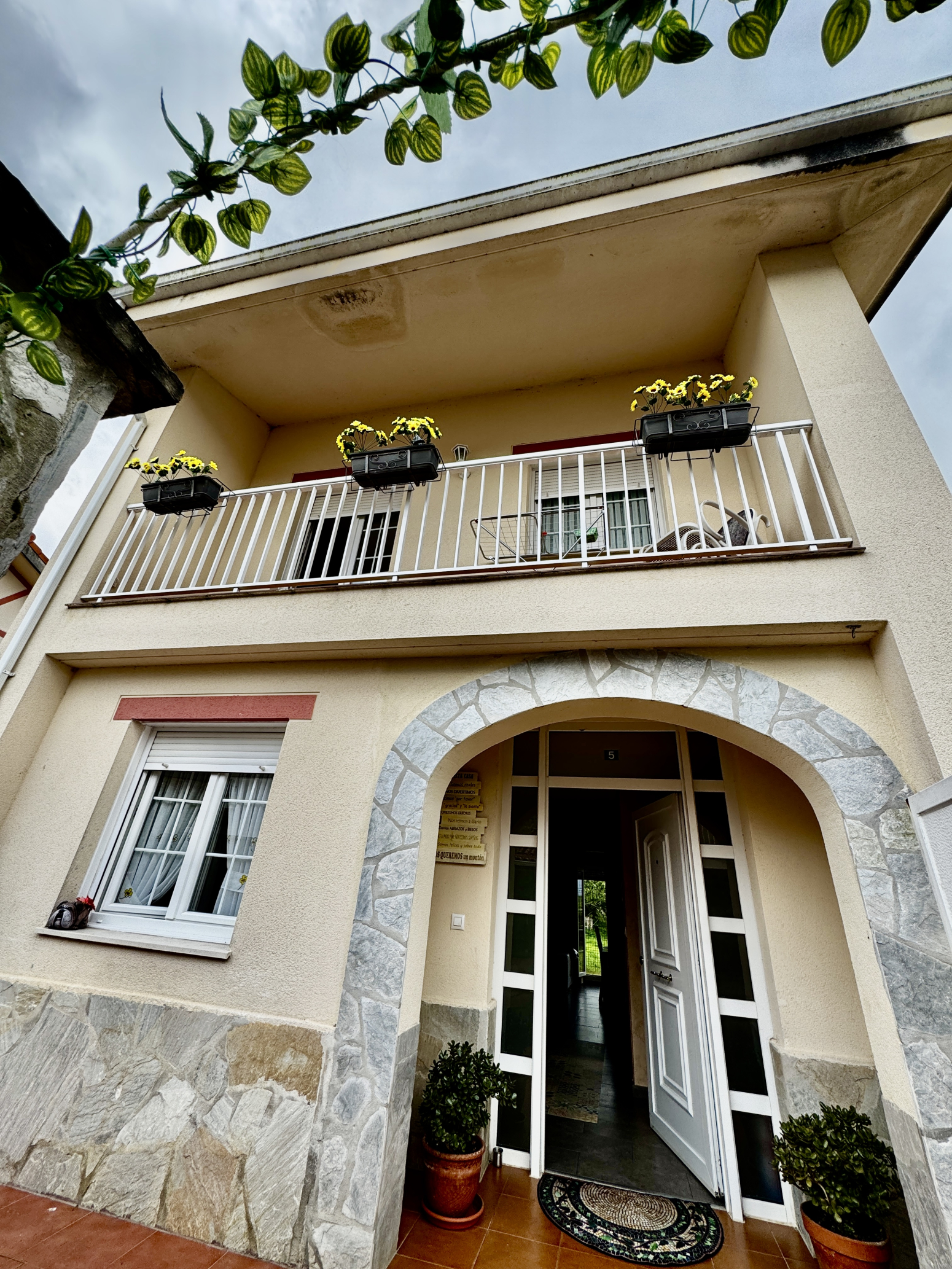CHALET INDEPENDIENTE CON JARDÍN  EN PENAGOS