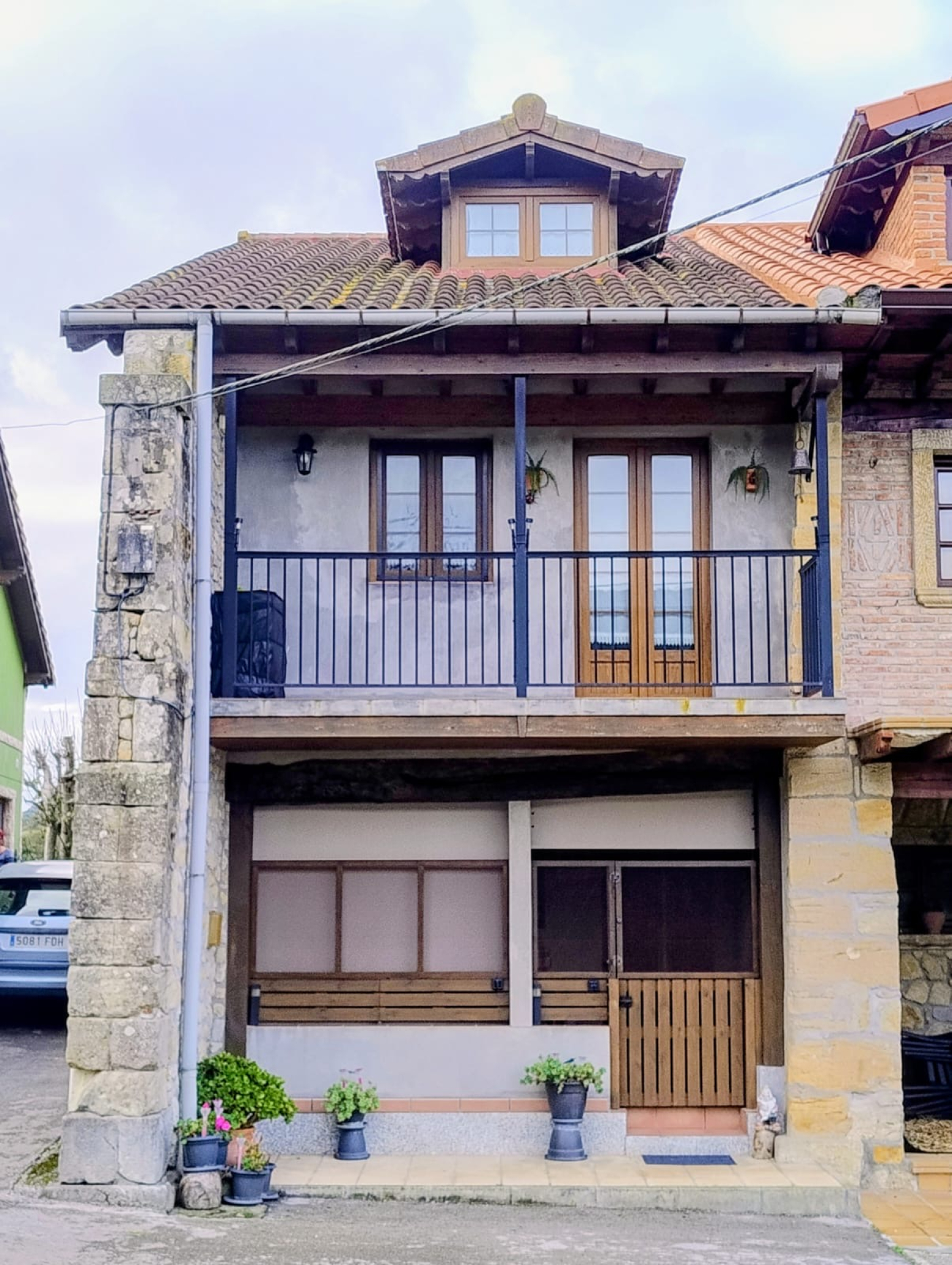 HOZ DE ANERO- CASA DE PIEDRA ADOSADA CON 777m2 DE PARCELA URBANA