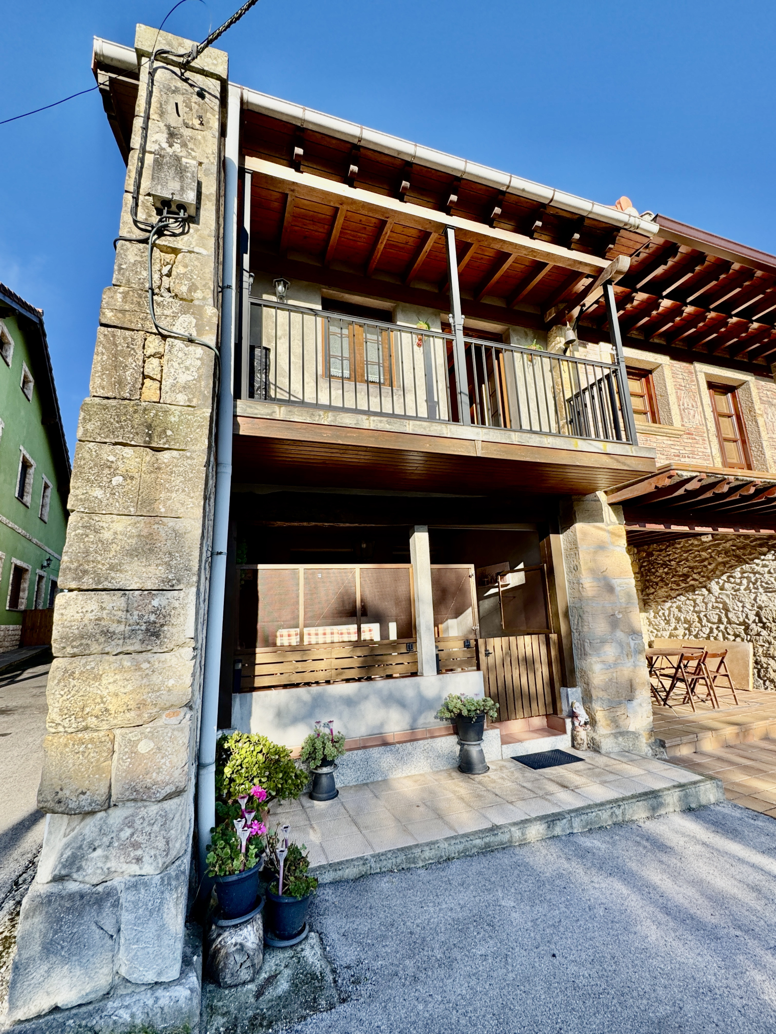 HOZ DE ANERO- CASA DE PIEDRA ADOSADA CON 777m2 DE PARCELA URBANA