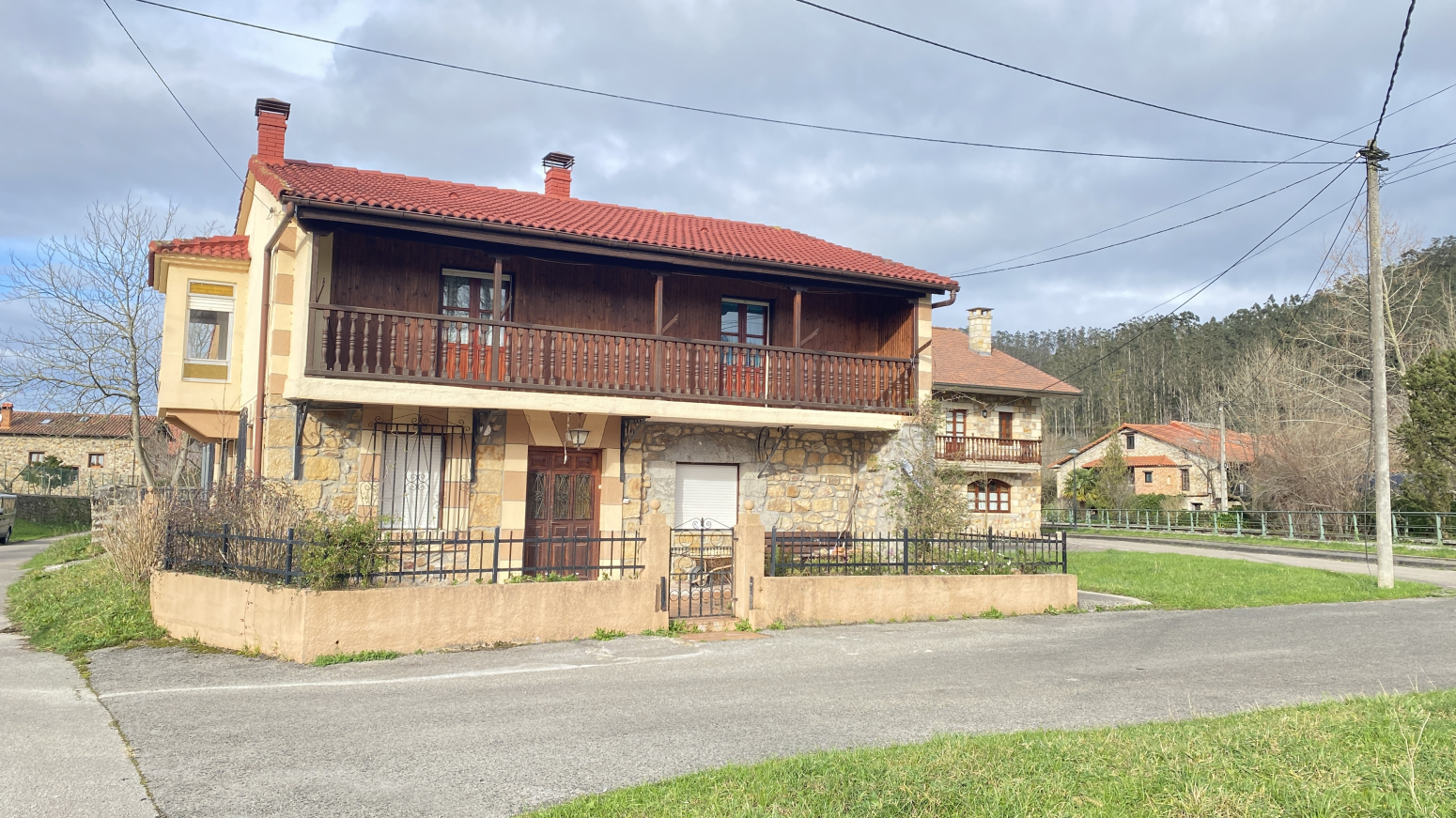 PRECIOSA CASA INDEPENDIENTE A REFORMAR EN BARRIO DE ARRIBA-RIOTUERTO