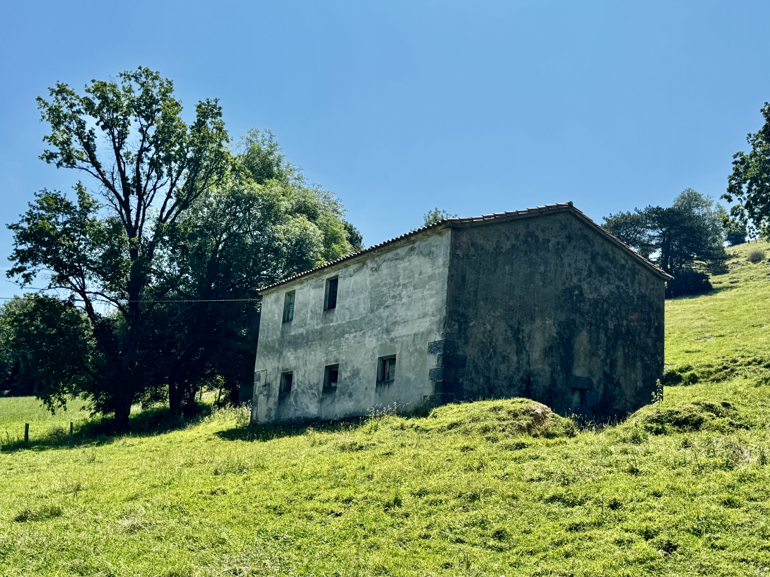 Espectacular finca agraria con 2 cabañas en Ruesga