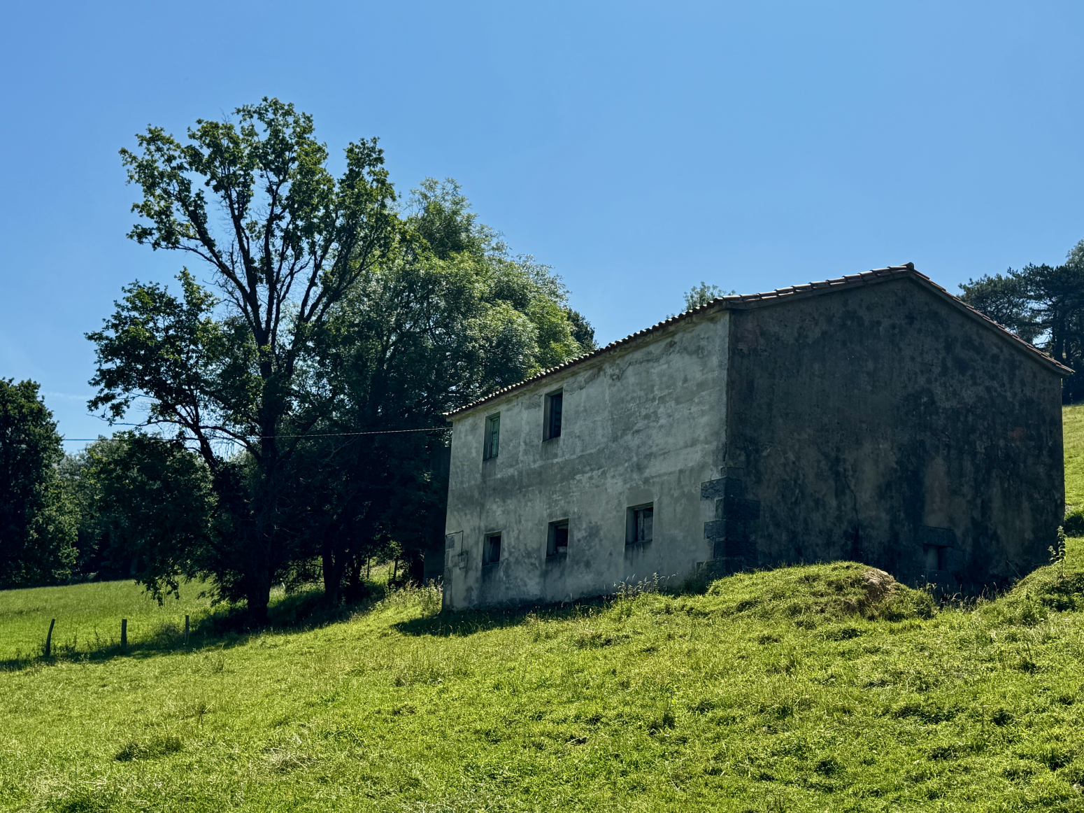 Espectacular finca agraria con 2 cabañas en Ruesga