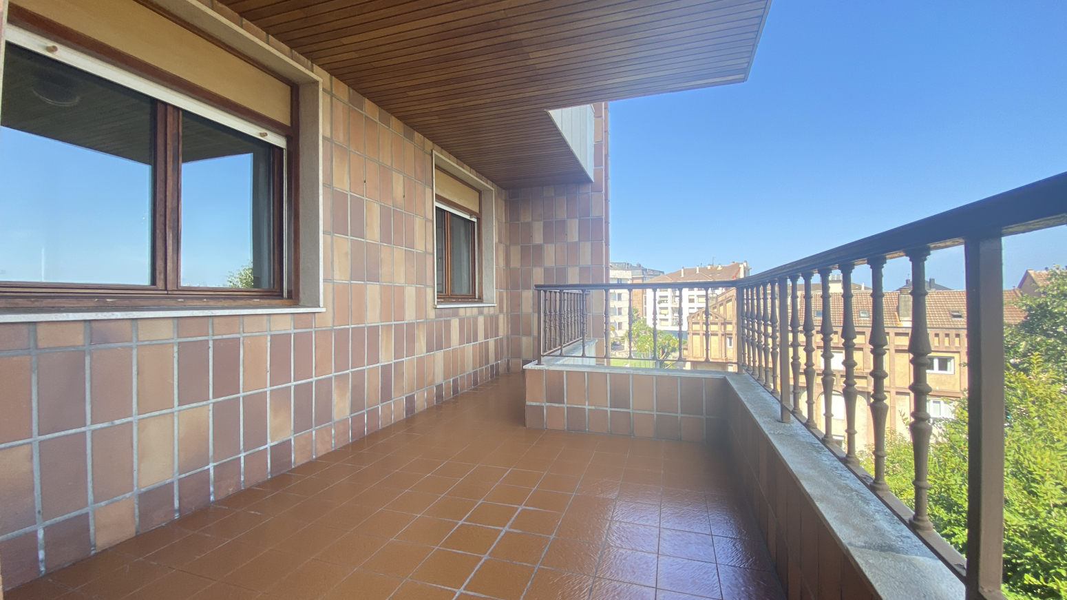 EXCLUSIVA VIVIENDA CON VISTAS A LA BAHÍA EN VALDENOJA