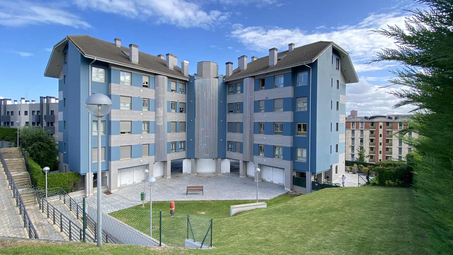 VALDENOJA- MUY SOLEADO- 3 HAB- 2 BAÑOS- GARAJE DOBLE- TRASTERO