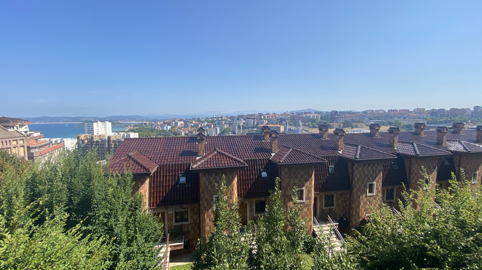 EXCLUSIVA VIVIENDA CON VISTAS A LA BAHÍA EN VALDENOJA