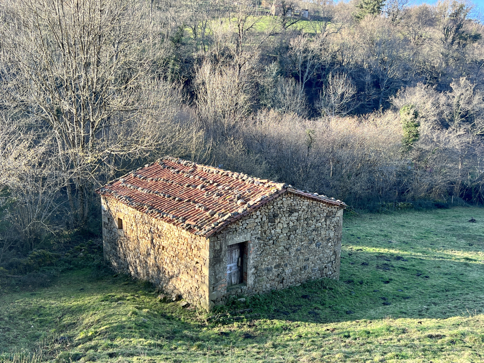 PRECIOSA CABAÑA PASIEGA EN ALOÑOS DE VILLACARRIEDO
