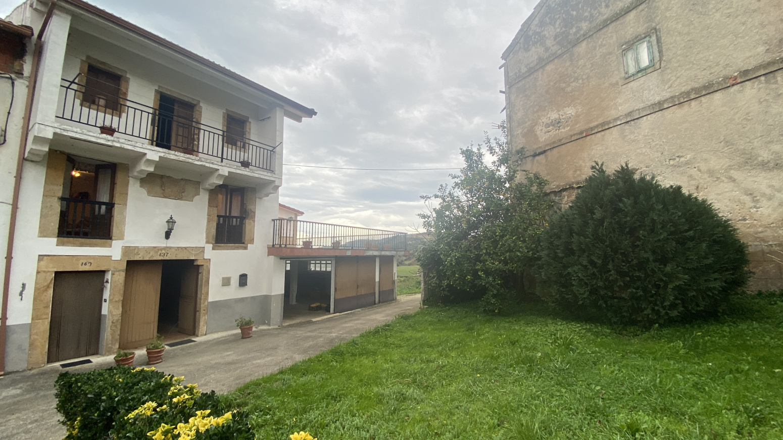 CASONA DE PIEDRA EN CARASA-VOTO CON VISTAS DESTACADAS