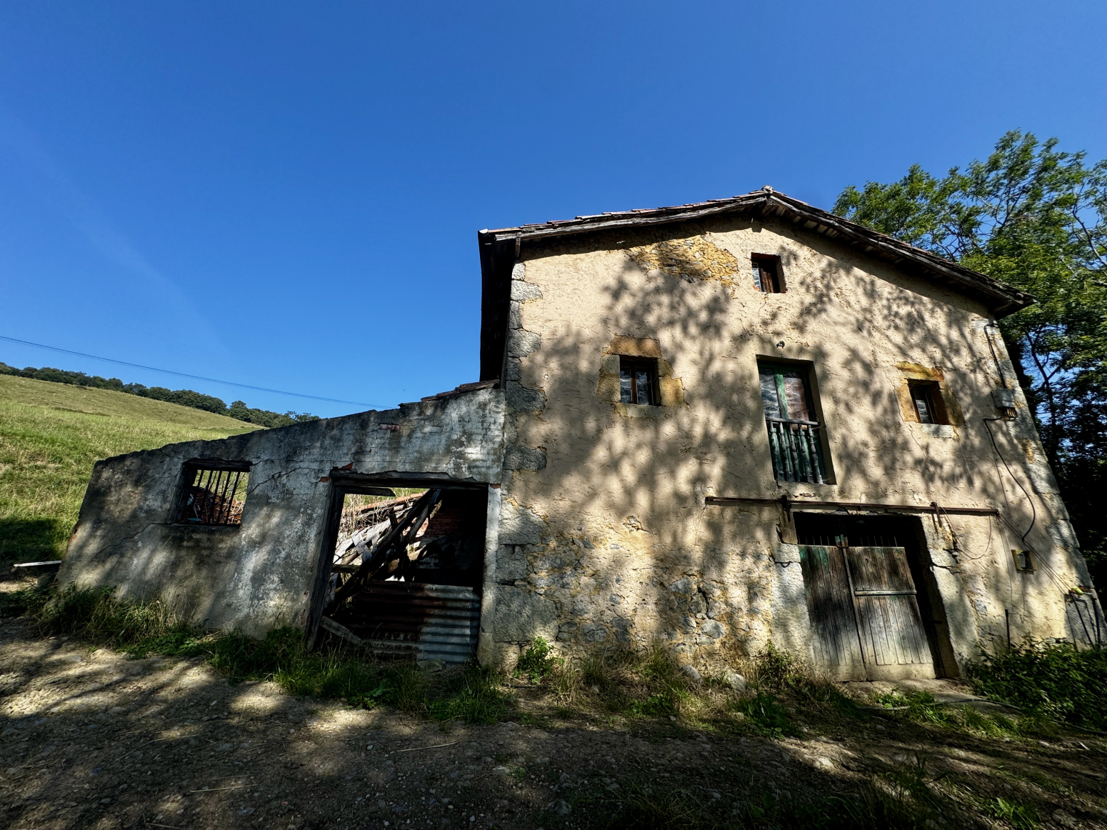 CABAÑA CON FINCA RUSTICA EN SECADURA, VOTO (CANTABRIA)