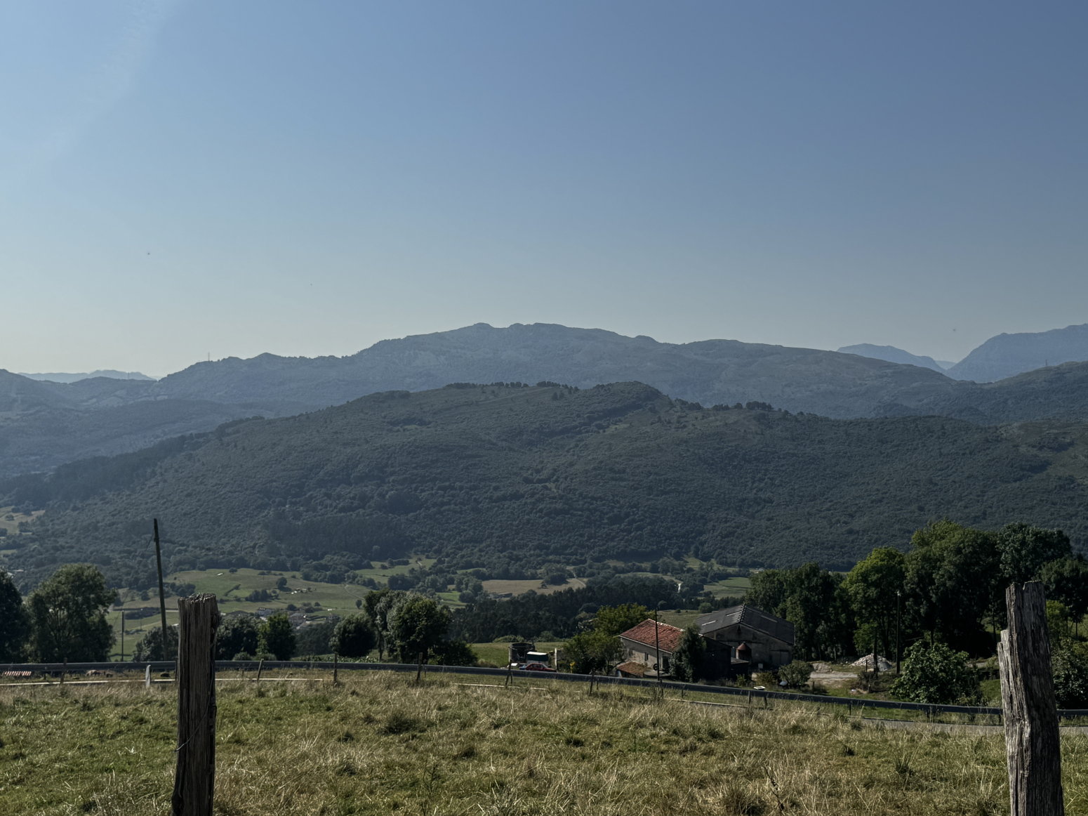 CABAÑA CON FINCA RUSTICA EN SECADURA, VOTO (CANTABRIA)
