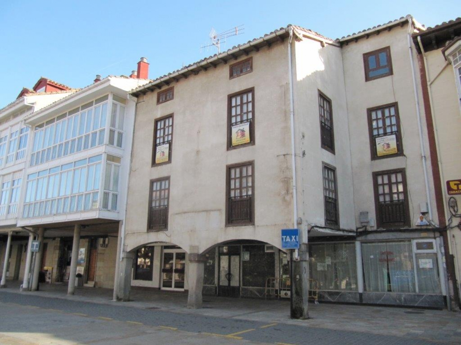 Edificio céntrico en aguilar de campoo