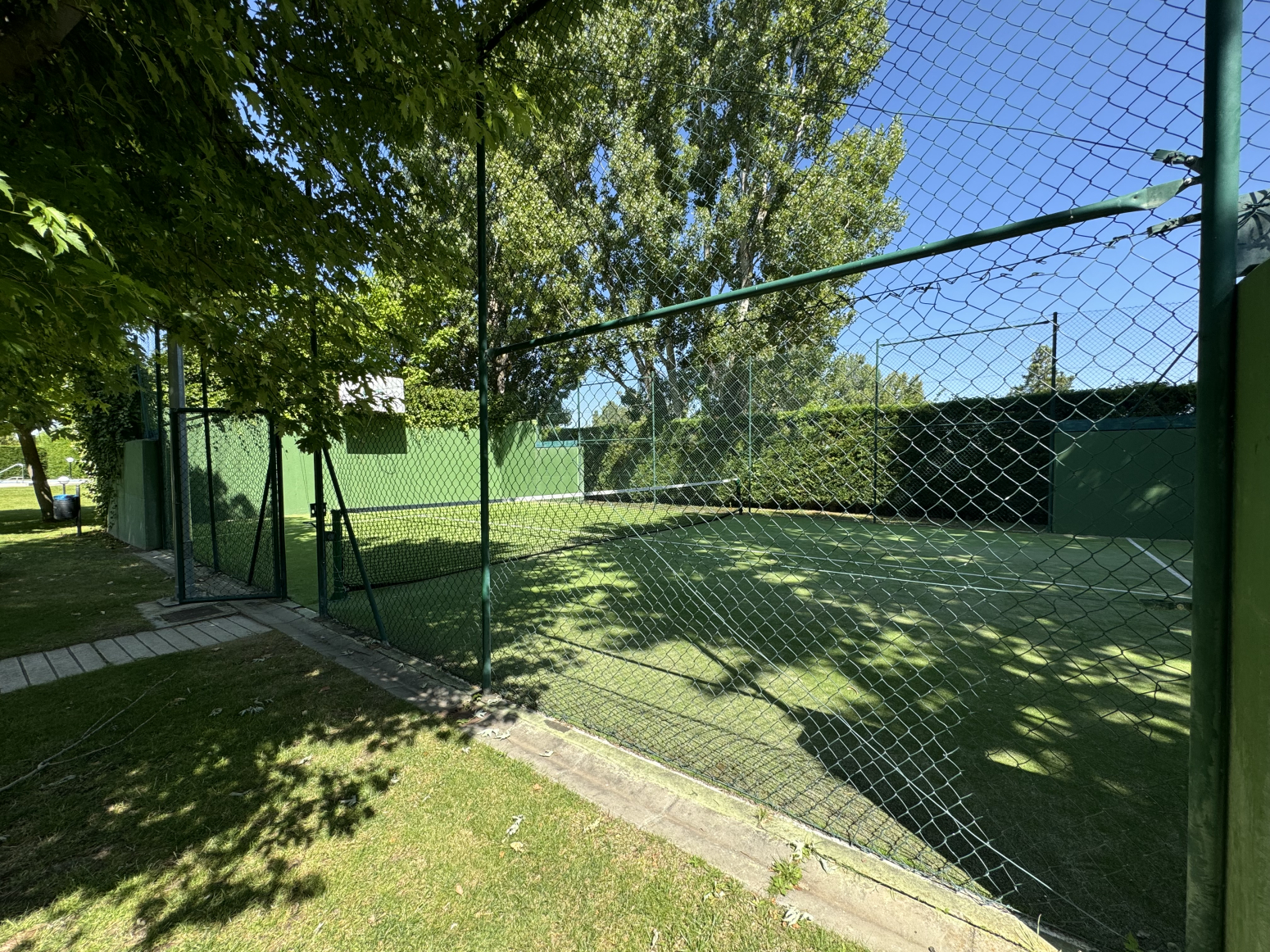 Chalet adosado en urbanización privada en Grijota