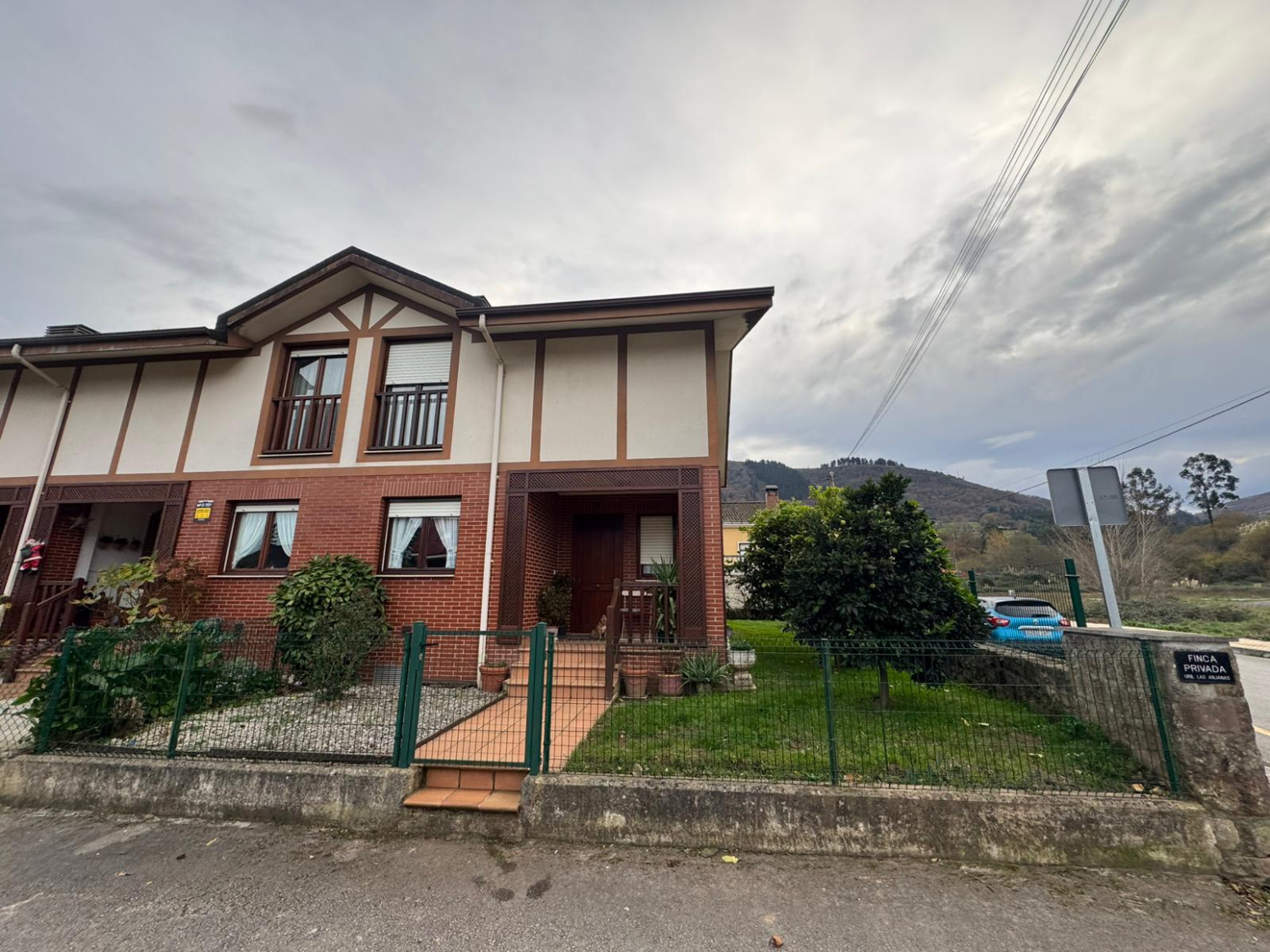 Chalet con jardín y garaje en Los Corrales de Buelna