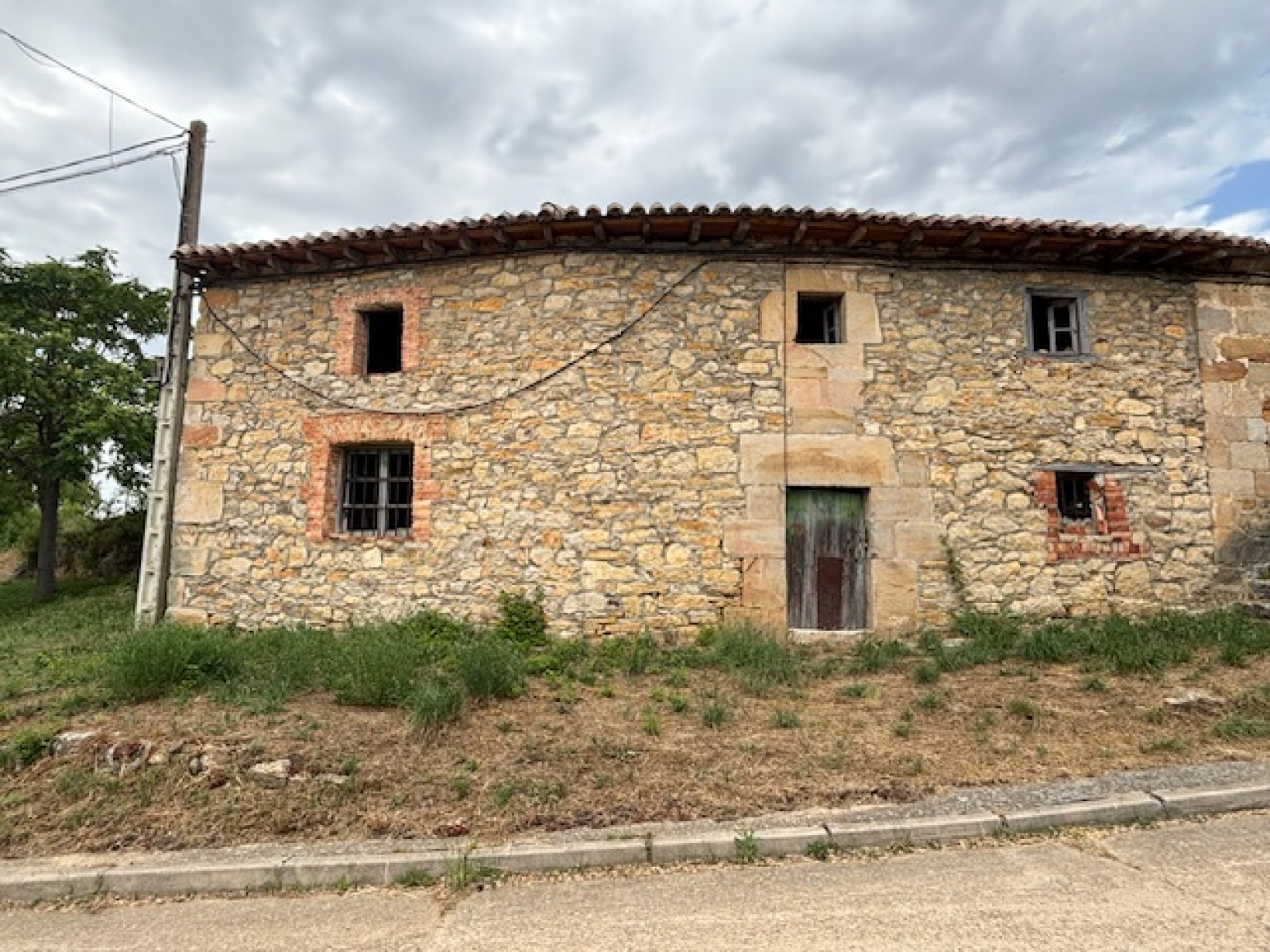 Casa independiente con terreno para reformar