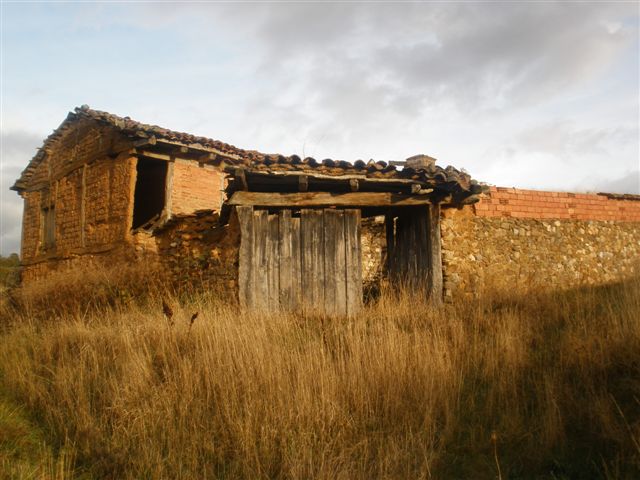 Solar urbano de 174 m2 con casa en ruinas