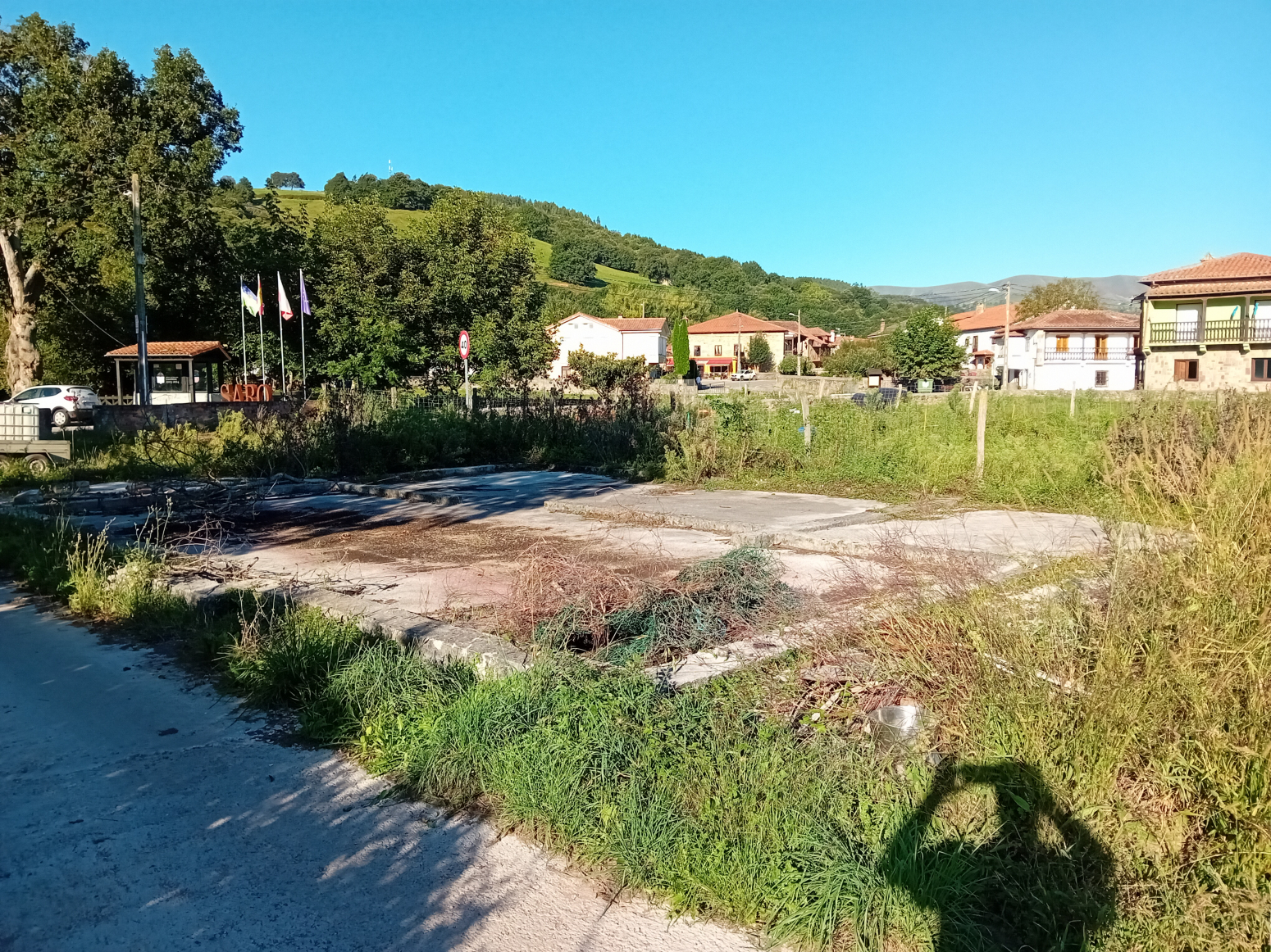 OPORTUNIDAD!! Terreno urbano de 665 m3 con proyecto y cimentos en Saro (Cantabria)